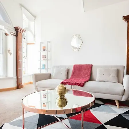 شقة The College Loft - Historic Light-flooded 3bdr بريستول
